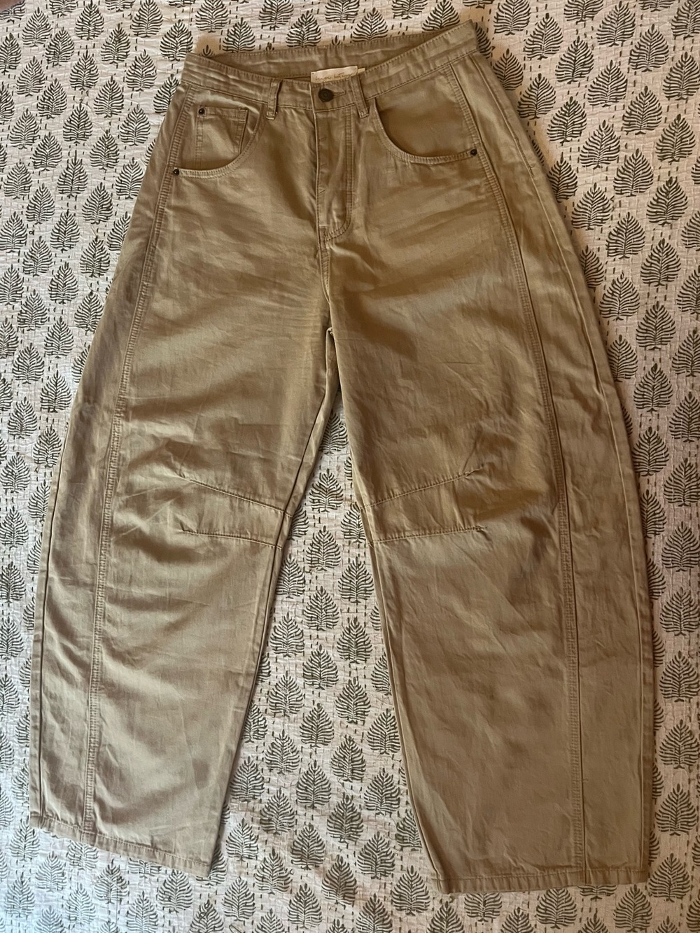 Barrel Button-Fly Pants in Khaki - Picture 3 of 7